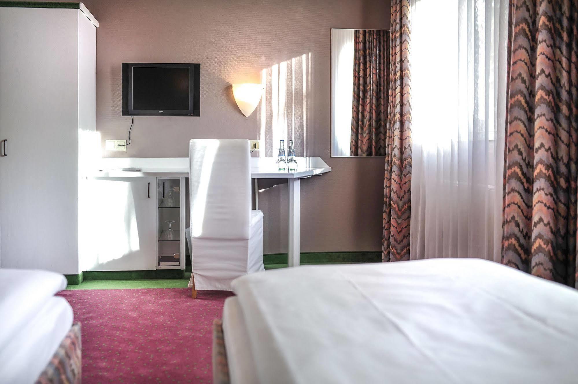 קלן Airport Hotel By The New Yorker מראה חיצוני תמונה