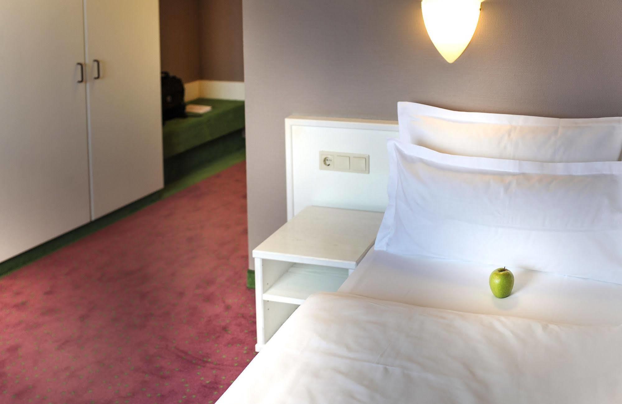 קלן Airport Hotel By The New Yorker מראה חיצוני תמונה