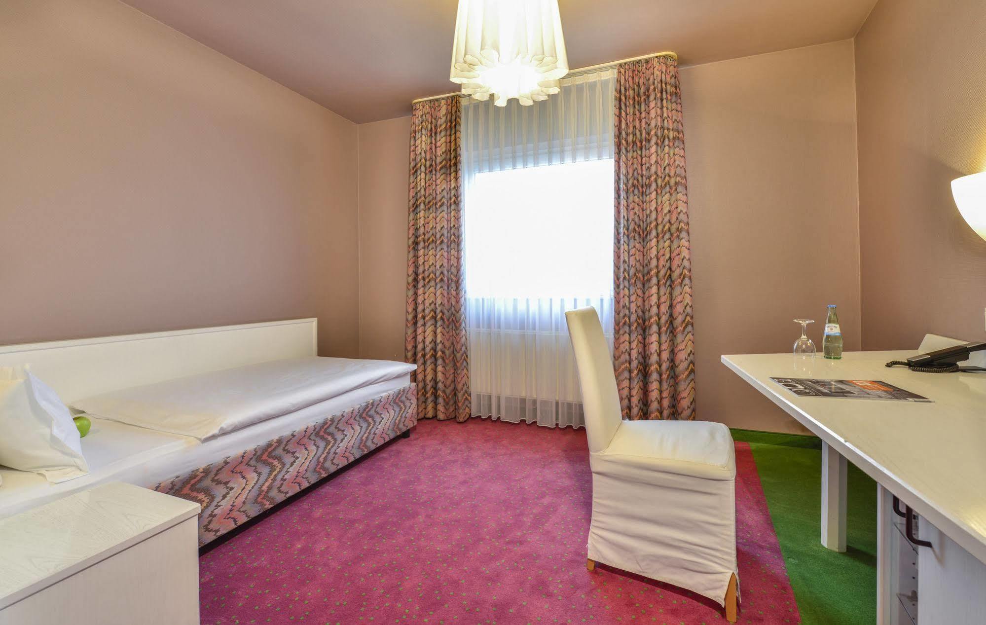 קלן Airport Hotel By The New Yorker מראה חיצוני תמונה